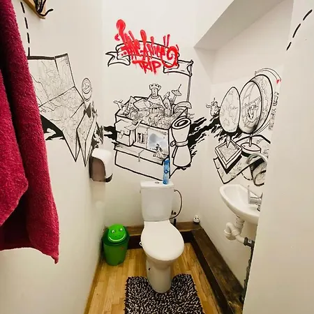 Jimmy Jumps House אכסניה *