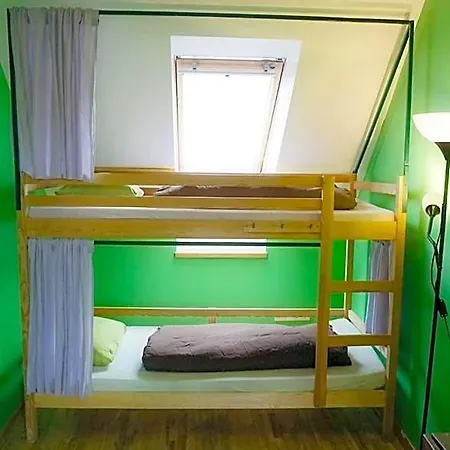 Jimmy Jumps House אכסניה