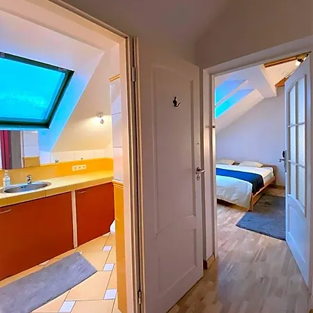 Jimmy Jumps House Albergue *
