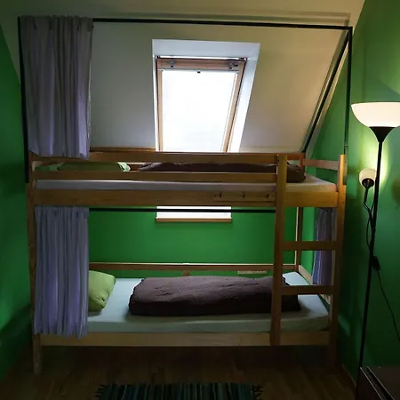 Jimmy Jumps House אכסניה