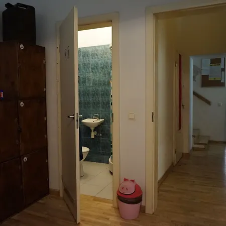 Jimmy Jumps House אכסניה *