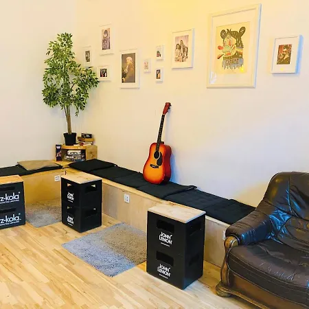 Jimmy Jumps House Hostel *