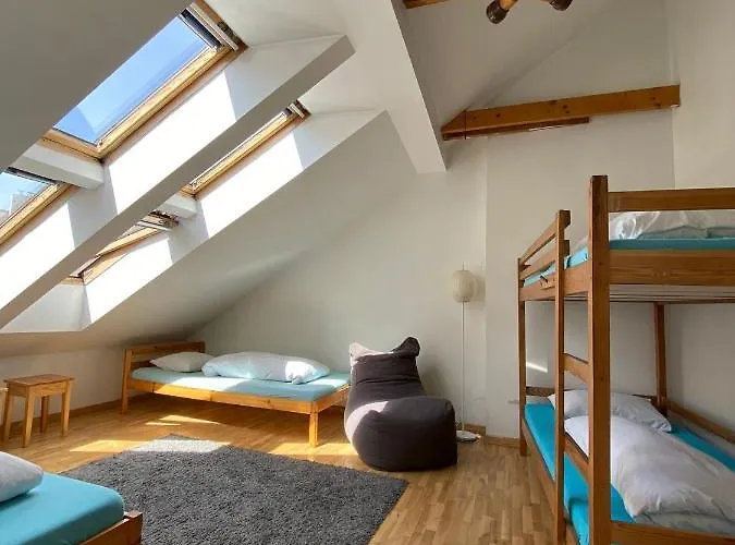 Jimmy Jumps House Hostel *