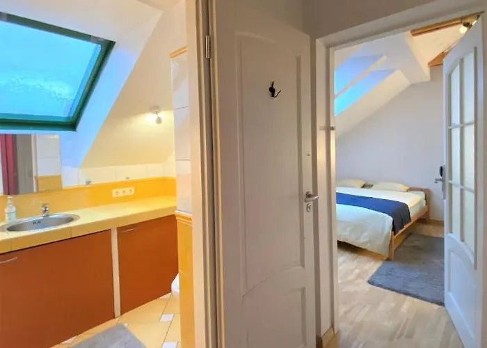 Jimmy Jumps House Hostel *