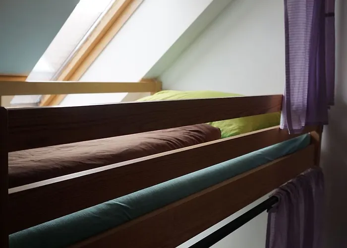 吉米跳跃屋旅馆